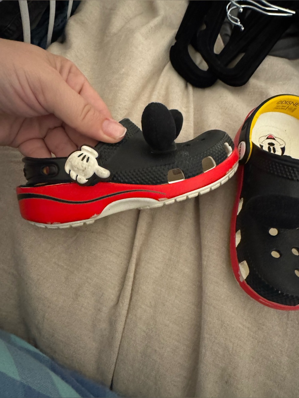 Crocs Unisex Kids Disney Mickey Mouse Clogs Shoes SZ 9 Toddler - Picture 4 of 5